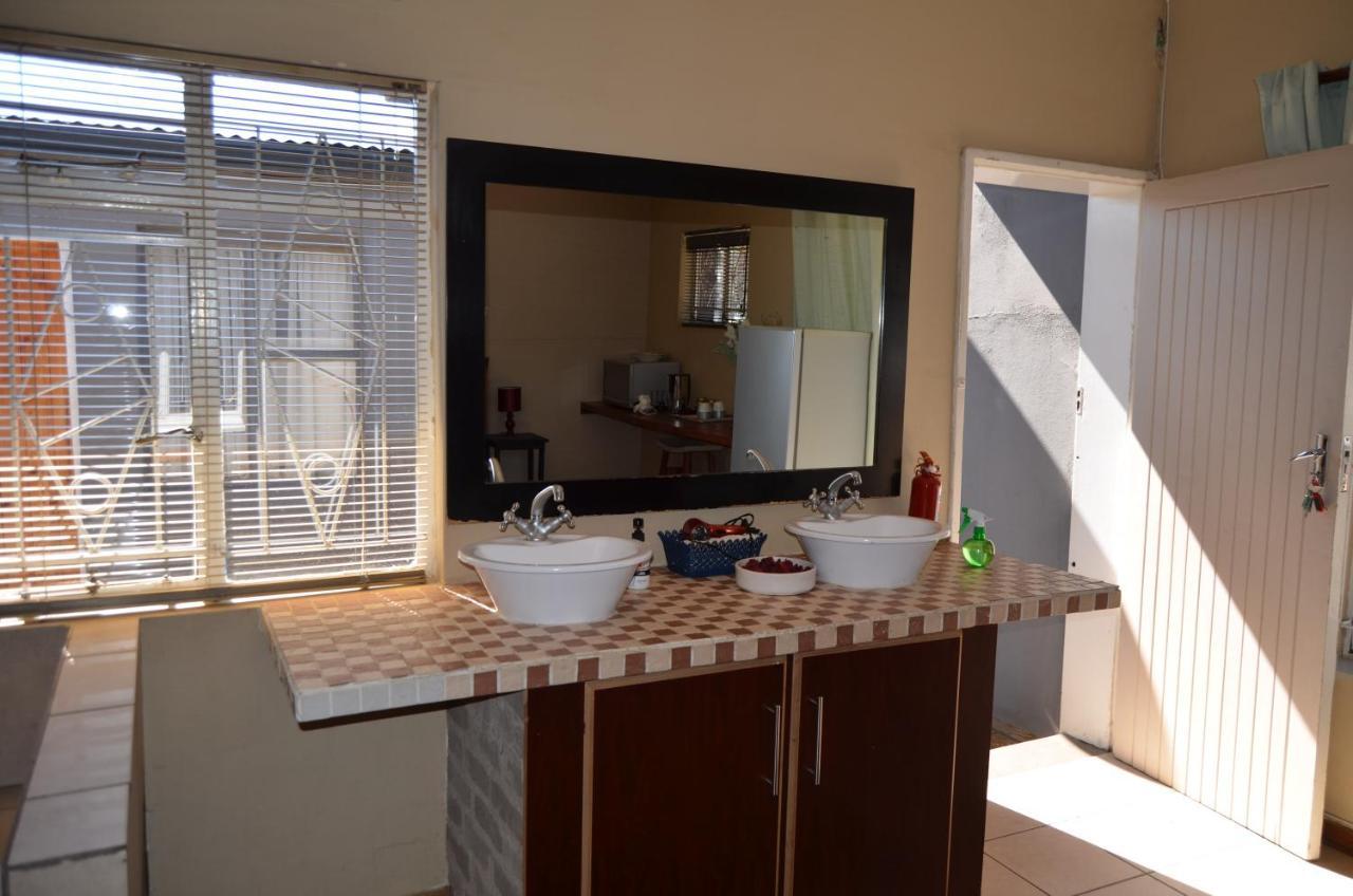 A & R Guesthouse Bloemfontein Exterior photo