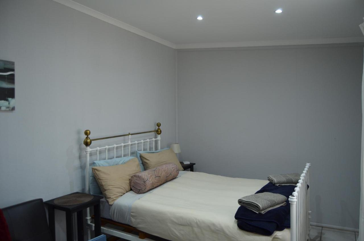 A & R Guesthouse Bloemfontein Exterior photo