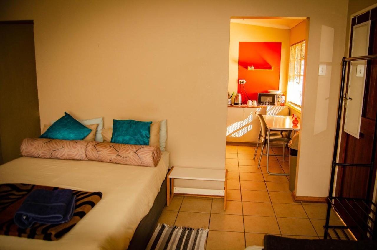 A & R Guesthouse Bloemfontein Exterior photo