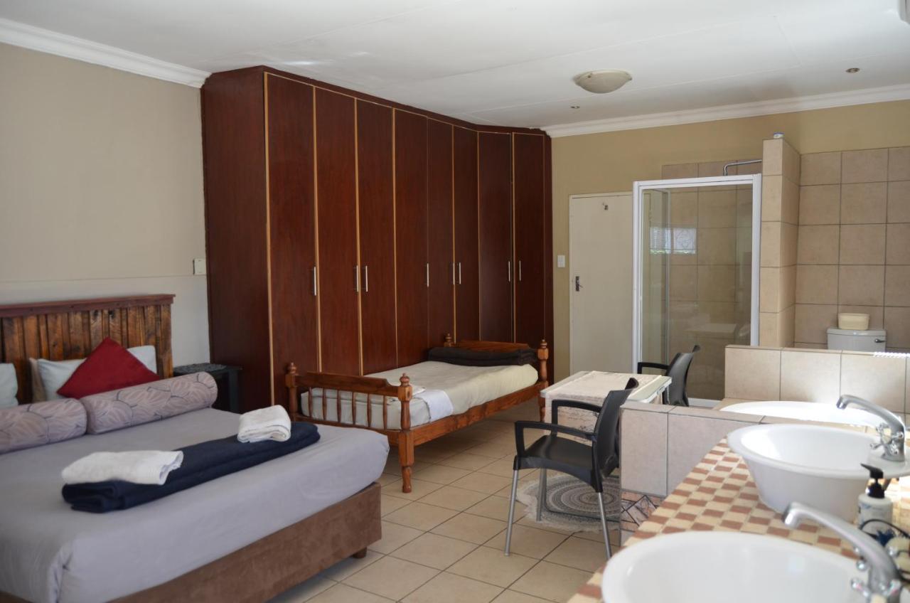 A & R Guesthouse Bloemfontein Exterior photo