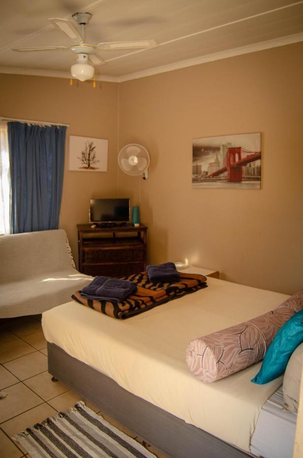A & R Guesthouse Bloemfontein Exterior photo
